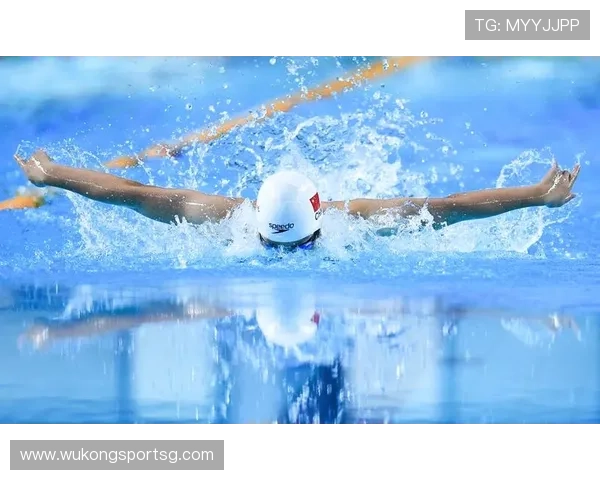 余依婷训练完直接打车去奢侈品店,泳裤还没干 余依婷训练完直接打车去奢侈品店,泳裤还没干