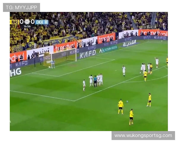 任意球中阻挡门将视线算犯规吗？裁判判罚标准全解析