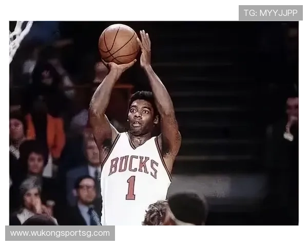 奥斯卡·罗伯特森无球跑动减少，组织重心前移改变进攻节奏