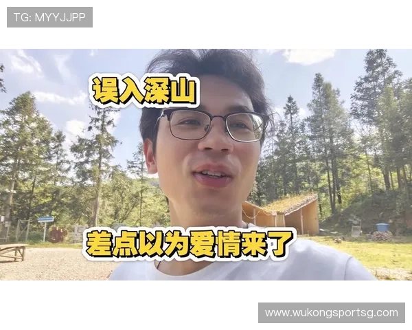 汪周雨训练间隙竟穿得比平时明星还讲究，差点以为路人偶遇秀场走秀