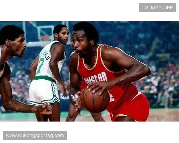 摩西·马龙无球内切主导禁区，改变70年代内线攻防格局