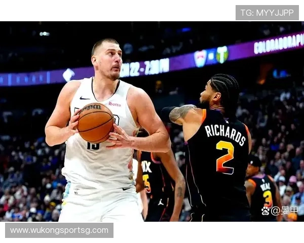 张伯伦篮下单打拉开与约基奇得分结构差异