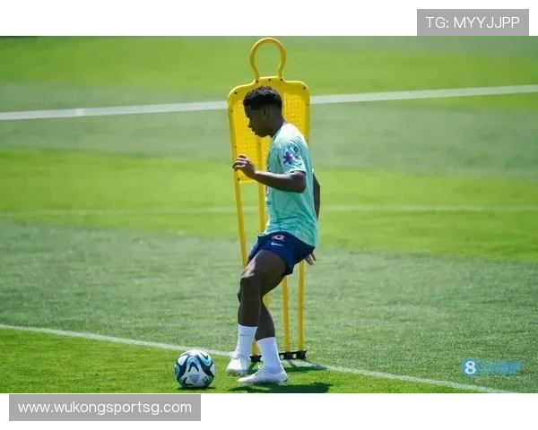 恩德里克与维尼修斯：巴西天才生涯路径对比解析